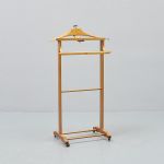 526946 Valet stand